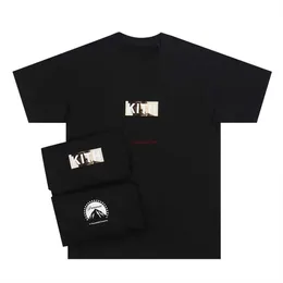 디자이너 패션 의류 티 Tshirts Springsummer Fashion Kith2023 Godfather Joint Print 홍콩 스타일의 여름 Tshirt 남성 느슨한 라운드 목 클래식 커플 Cott