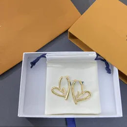 С коробкой титановой сталь 18K Серьги из золотого сердца Сервинг для женщин изящные простые модные женские серьги ювелирных изделий подарки