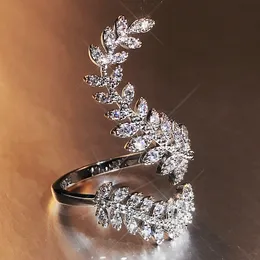 Huitan Graceful Leaves Entrambe le estremità dell'anello aperto Anelli da cocktail per ragazza di colore argento Brillano i gioielli delle donne di moda con zirconi di cristallo