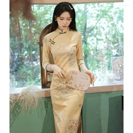 Etniska kläder kinesiska nationella gul Cheongsam mocka långärmad klänning smal blommig retro kvinnor Qipao XXL