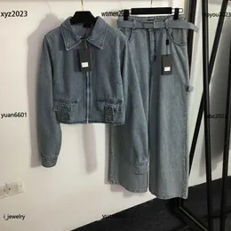 Tasarımcı Kadın Takipleri Kız Günlük Set Boyutu S-L 2PCS Zippered yaka Uzun Kollu Jean Ceket ve Geniş Bacak Denim Pantolonları Temmuz