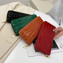 Niche Design 2023 New Retro Fashion Contrast Folding R Lines Stampato Breve Piccola Pochette Borsa da donna Portafoglio con cerniera corta