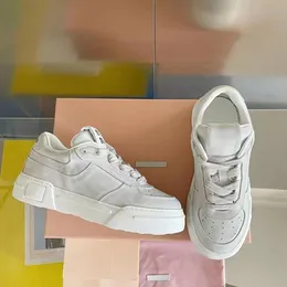 Brudna projektantka butów Kobieta Mmiumi koronkowe buty Ancien Burugy but wentylowany Portofino Sneaker z perforacjami biała platforma White Platform