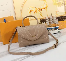 سلسلة موجة جديدة Hold ME Designer Bag Leather على شكل خياطة اللحف بقفل مغناطيسي حقيبة يد حقيبة يد متعددة الأكياس كتف الكتف Crossbody M21720