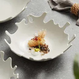 Design creativo Coral Edge Piatti in ceramica bianca Piatti Insalatiera di frutta per ristorante Concezione artistica irregolare Stoviglie in porcellana