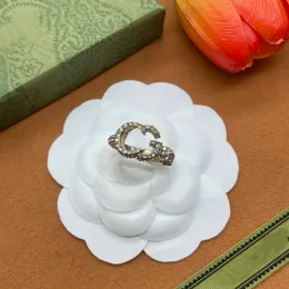 Diseñador de marca Anillos de joyería para mujer Oro plateado Cobre Dedo Anillo ajustable Mujeres Amor Encantos Suministros de boda Accesorios de lujo GR-028