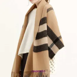 Designer Luxury Bur Home sciarpe in vendita scialle di cachemire di agnello bifacciale britannico di fascia alta autunno e inverno sciarpa a quadri di cammello ispessita da donna