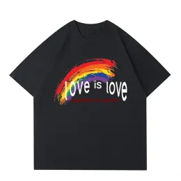 Miłość to miłość koszulki hipsterskie t-shirty mężczyźni miesiąc dumy lesbijki geje biseksualiści transpłciowi mężczyźni bawełniana moda uliczna T Shirt O Neck
