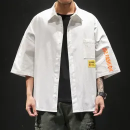 2023 패션 남자의 짧은 슬리브 셔츠 문자 인쇄 대형 캐주얼 셔츠 일본 의류 턴 다운 칼라 탑 남성