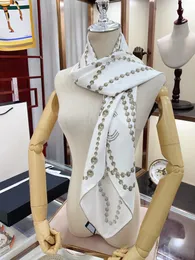 女性デザイナー100％本物のシルクスカーフラグジュアリーブランドレタープリントパール刺繍シルクサテンスカーフハイエンド春夏正方形の日焼け止めヘッドラップ90*90cmギフト