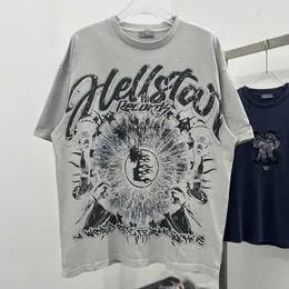 디자이너 패션 의류 티 Tshirts Hellstar 여름 미국 패션 브랜드 쳐다 보는 눈 프린트 TSHIRT가 마모 된 남성과 여성 느슨한 힙합 짧은 슬리브 록 엉덩이 H