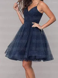 Parti Elbiseleri Glitter Tül V Boyun Spagetti Kayışı Kısa Homecoming Elbise Diz Uzunluğu Sırtsız Kolsuz A-line Balo Elbisesi Tee için