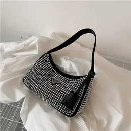 Bolsa de mão liquidação de fábrica por atacado 2023 verão novo estilo casa o mesmo tipo de bolsa de axila inteligente Hobo flash popular diamante um ombro feminino