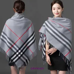 Designer Luxury Bur Home foulards à vendre printemps automne et gland à carreaux épaissi grande écharpe carrée pour le tourisme des femmes à Lijiang Tibet châle chaud double usage