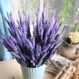 Dekorative Blumen im kostenlosen Versand, 12 Köpfe, künstliche PE-Lavendel-Fälschungsblumen, Hochzeitsstrauß, Party, Heimdekoration für Wohnzimmer