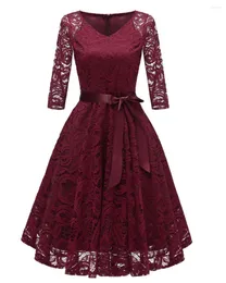 Fritidsklänningar 3/4-ärmar V-ringad Vintage Spetsklänning Robe Femme Elegant Dam Röd Hollow Out Kvällsfest Vestidos De Festa