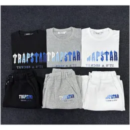 Agasalhos masculinos Trapstar toalha bordado terno de manga curta cor gradiente arco-íris letra camiseta shorts de rua 230706