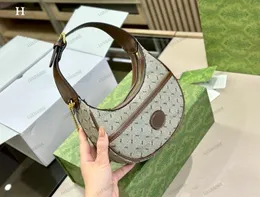 حيوان طباعة مصغرة Hobo 726843 كيس الكتف Pikarar البيضاوي المتشابك G Leather Leather Leather Hand Hand-Moon Lage Bag مع سلسلة ثقافة البوب ​​المطبوعة النابضة بالحياة