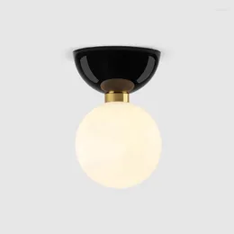 Plafoniere Lampada da corridoio a sfera in vetro bianco installata nella moderna cucina nordica Sala da pranzo Corridoi Balconi Camere da letto LED