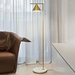 Stehlampen Minimalistische Marmorlampe Lange Stange Rotierender Kegellampenschirm Modellraum Stehleuchte Wohnzimmer Sofa Gold Schwarz Farbe