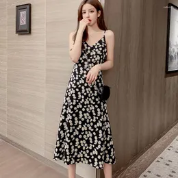 Casual Dresses Little Daisy Fragmented Flower Dress Women's Skirt Super Xiansen French Strap Girls' 2023 Summer