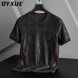 Mens Tshirts Dyxue 브랜드 최고의 디자인 럭셔리 짧은 슬리브 Tshirt 트렌드 개인화 된 자카드 자수 유럽 캐주얼 어두운 스트라이아 230706