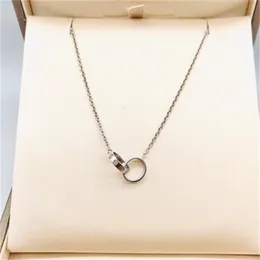 Skruva kärlek halsband diamanter kedja för dam tunn delikat enfärgad värdefull två ring hänge kreativa särskiljande speciella mode halsband snygg E23