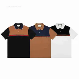 Polos pour hommes T-shirts de luxe T-shirt d'été Rayures vertes rouges épissage t-shirts imprimés Manches décontractées en coton Sangle imprimée revers abricot T-shirts A40C