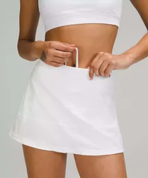 Damen Slim Tennis Golf Pace-rivals Damen-Sportshorts mit mittlerer Taille, blendfreie und altersreduzierende nackte kurze Röcke