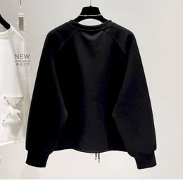 Bluzy damskie projekt pulower z kieszeniami dziewczyna krótki obszycie bluzki ze ściąganym sznurkiem wiosna jesień Trend sweter koreański styl moda luźna bluza czarna