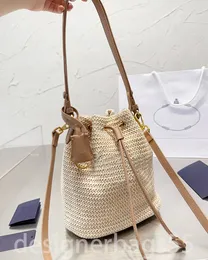 Woman Woven Bucket Bag Fashion Luxury Tote Bags Handbags Lightweight Straw Material Summer Color Womens Shoulder Beach Bags Crossbody Purses