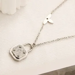 Сердечное ожерелье дизайнер женщин очарование подвесной ожерелья коляки мужская сеть