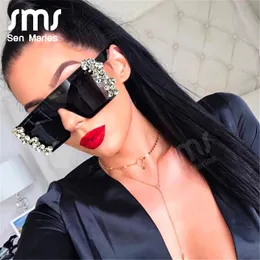 Büyük boyutlu elmas kare güneş gözlüğü kadınlar lüks marka vintage düz üst pembe siyah rhinestone tek parça erkekler gafas tonları uv400