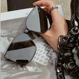 Oloey New Sunglasses 여성 럭셔리 디자이너 빈티지 스퀘어 선 안경 레이디 UV400 큰 프레임을위한 클래식 안경