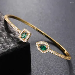 Braccialetti con ciondoli Goccia d'acqua verde / braccialetto aperto in lega di zirconi quadrati Temperamento di cristallo di lusso da boutique Moda femminile