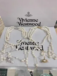 Western Empress Dowager Collana lunga asimmetrica con perle spezzate a tre strati Collana da donna con pendente a forma di pianeta con goccia d'acqua
