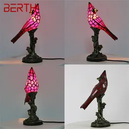 Dekorativa föremål Figuriner BERTH Tiffany Bordslampa i glas Vintage LED Creative Red Bird Skrivbordsbelysning för hemstudie Sovrumsbordsdekor 230710