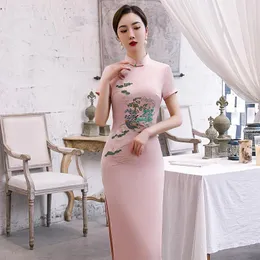 Odzież etniczna seksowna szczupła z krótkim rękawem długi Cheongsam kobiety elegancka stójka chińska sukienka na formalną imprezę wykwintny haft Qipao