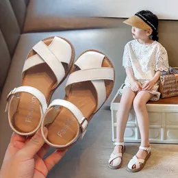 Sandały rozmiar 22-37 sandały dziewczęce letnie duże dziecięce buty dla dziewczynki miękka skóra PU zakryte palce wydrążone sandały od projektanta mody czarne beżowe