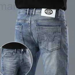 Jeansdesigner för män 2023 Ny för lätt lyxig koreansk utgåva Tunna elastiska Slim Fit märkesbyxor OYXD
