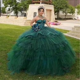 Vestido de Baile Verde Escuro Tiers Quinceanera Vestidos Decote Coração Sem Mangas Tule Longo Baile de Formatura Sweet 15 Vestido Renda Apliques Cristais Espartilho Frisado Desgaste de Festa de Aniversário