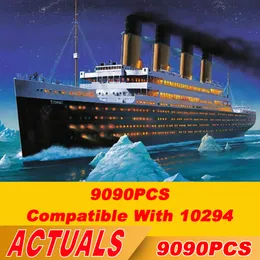 Diecast Model 9090pcs 10294 Movie Titanic كبيرة القوارب القارب سفينة البخار الطوب المباني لبنات DIY للأطفال الأولاد هدية 230710