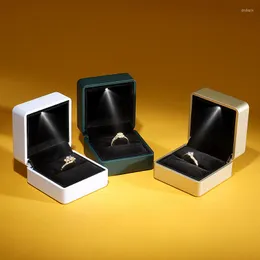 Sacchetti per gioielli con scatola luminosa a LED per anello Collana pendente Display Confezione regalo Scatole per vetrine Contenitori per organizer Commercio all'ingrosso