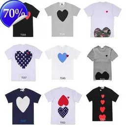 Fashion Mens Play T Shirt Designer Red Heart Shirt Commes Casual Women Shirts Des Badge Garcons High Quanlity TShirts Cotton Embroidery nkut67