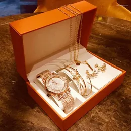 Zegarki na rękę Moda Kobiety Diamentowy zestaw zegarków Pudełko Naszyjnik Kolczyk Bransoletka Luksusowe Rhinestone Kwarc Prezenty dla