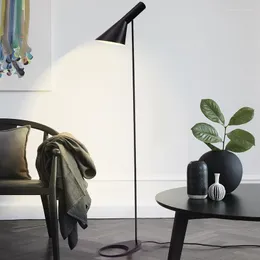 Candeeiros de chão E27 candeeiro de canto preto branco luzes LED Designer Arne Jacobsen para sala de estar nórdico