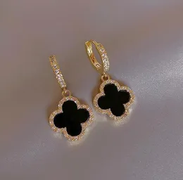 Designer Earrings Four-leaf Clover Earring for Women Senior Classic Small Fragrant Wind Earrings Clover Ear Ring 18k Gold Light Luxury Flash Mens Earloop