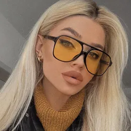 Nuovi occhiali da sole oversize Donna Vintage Yellow Designer Brand Occhiali da sole Donna Big Frame Mirror Retro Oculos De Sol Feminino