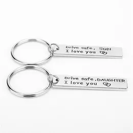 Smycken Brev Nyckelring Drive Safe Son Dotter Jag älskar dig Nyckelring Lucky Key Chain Nyckelring Charm Familj Julklapp281M