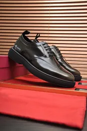 الوافدين الجدد 2023 الرجال اللباس أحذية أصلية جلدية مصنوعة يدويًا متسكعونًا عارضًا للذكور العلامة التجارية حفل زفاف شقق الحجم 38-44